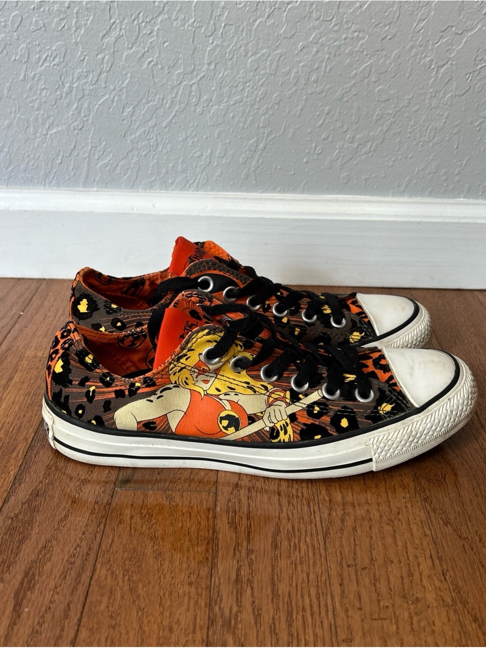 Converse Thundercats Cheetara Sneakers Shoes Women’s Size 7.5 Black Orange - Picture 5 of 11